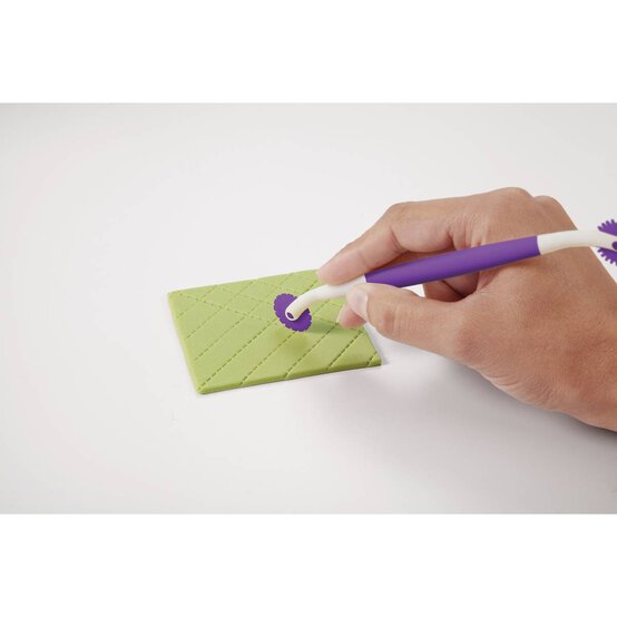 Wilton Fondant and Gum Paste Tool Set 3 Pieces image number 3