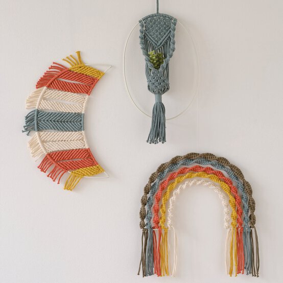 How to Make a Macrame Frame Wall Hanging image number 1