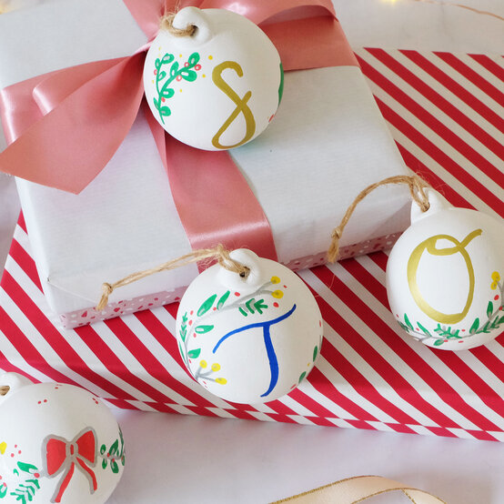 How to Personalise and Decorate Ceramic Baubles image number 1