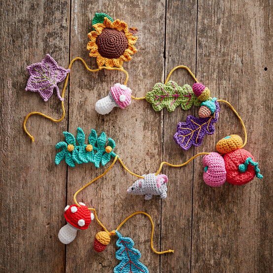 How to Crochet an Autumn Garland - Free Pattern image number 1