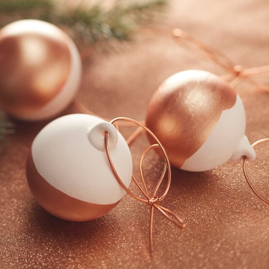 How to Make Copper Dipped Baubles image number 1