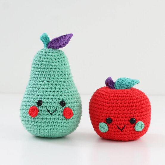 How to Crochet an Amigurumi Apple and Pear image number 1
