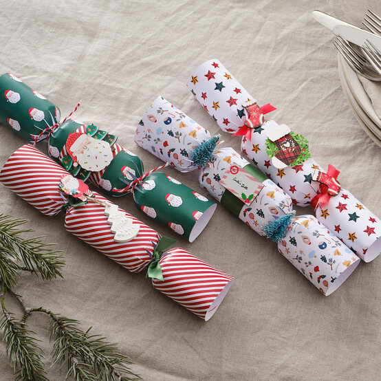 How to Make Bright Christmas Crackers image number 1