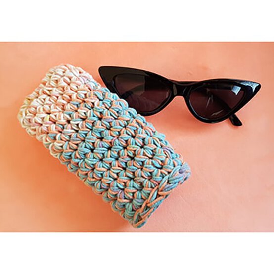 How to Crochet a Sunglasses Case image number 1
