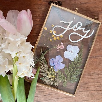 How to Make a Pressed Flower Frame