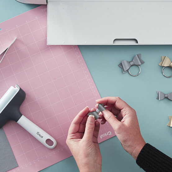 How to Make a Leather Bow Keyring image number 1