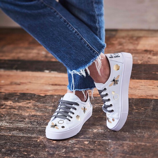 Cricut: How to Make Personalised Bee Kind Trainers image number 1